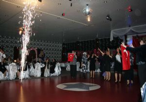 MHP'de Anneler Günü Buluşması